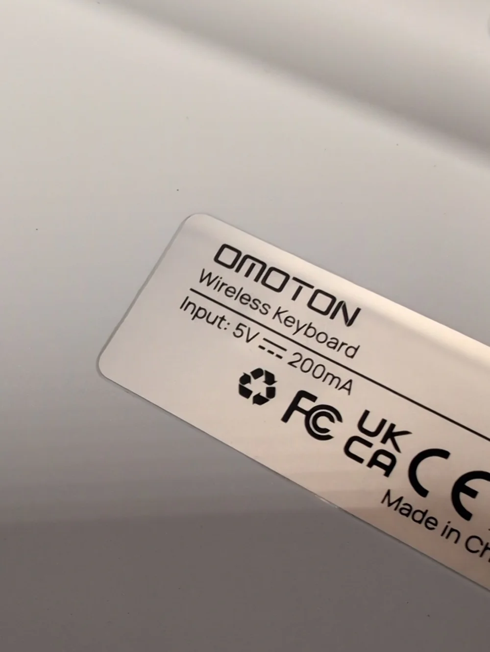 OMOTON Wireless/ Rechargeable Keyboard — White Finish     (95)